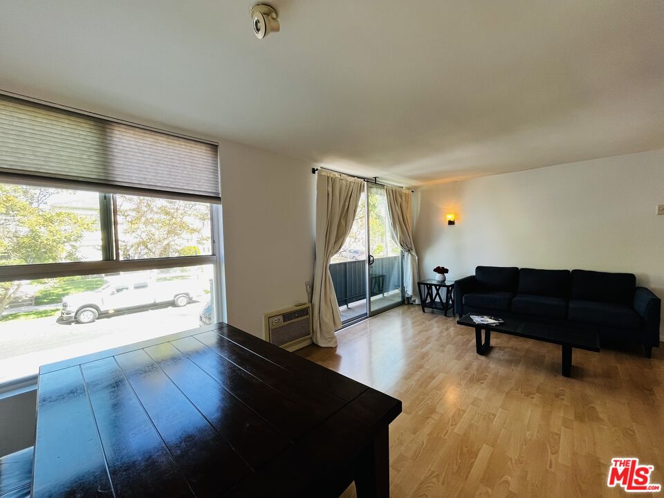 525 N Sycamore Ave Unit: 204