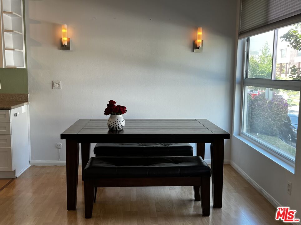 525 N Sycamore Ave Unit: 204