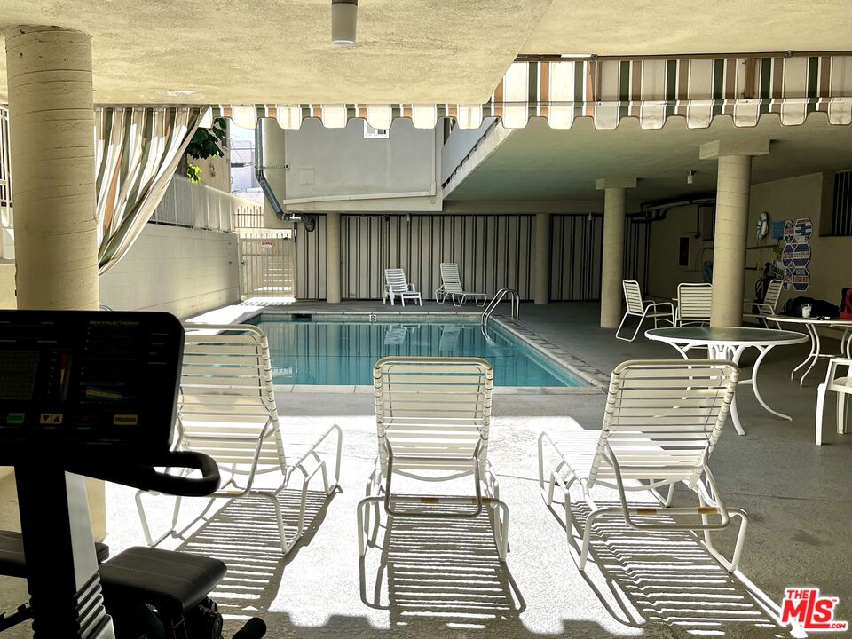 525 N Sycamore Ave Unit: 204