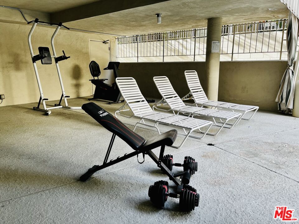 525 N Sycamore Ave Unit: 204