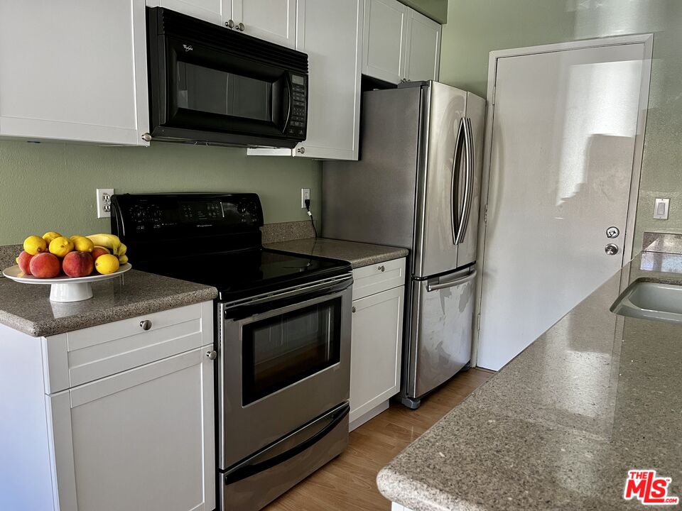 525 N Sycamore Ave Unit: 204