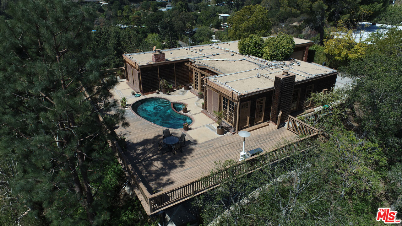 2401 Crest View Dr