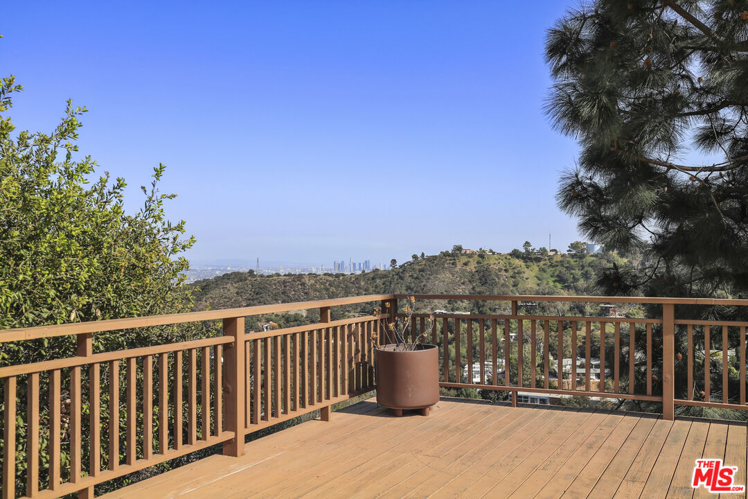 2401 Crest View Dr