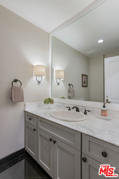 403 N Palm Dr Unit: 1