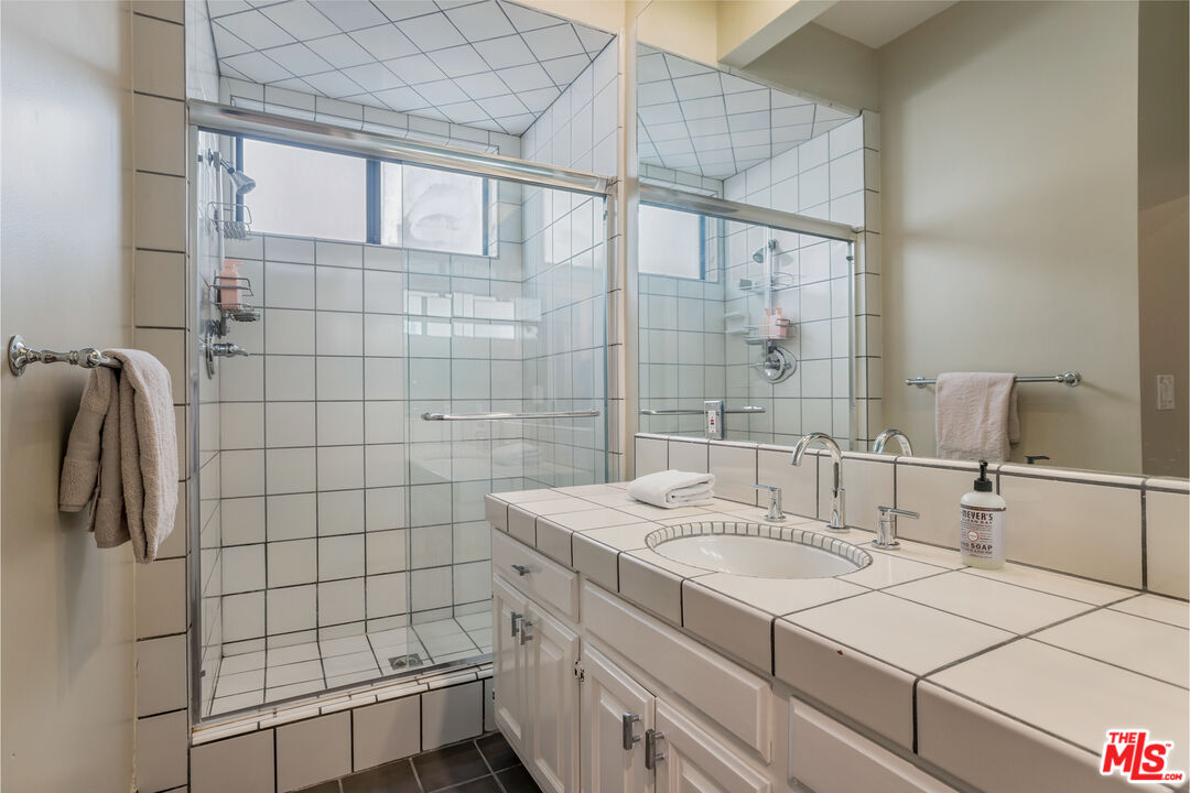 403 N Palm Dr Unit: 1