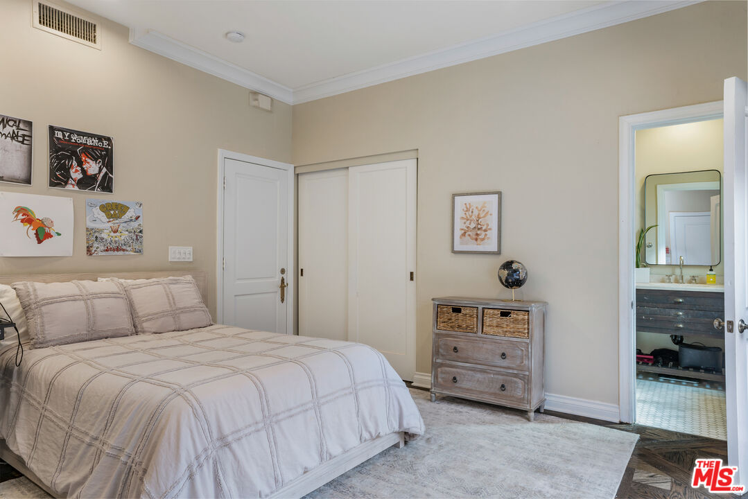 403 N Palm Dr Unit: 1