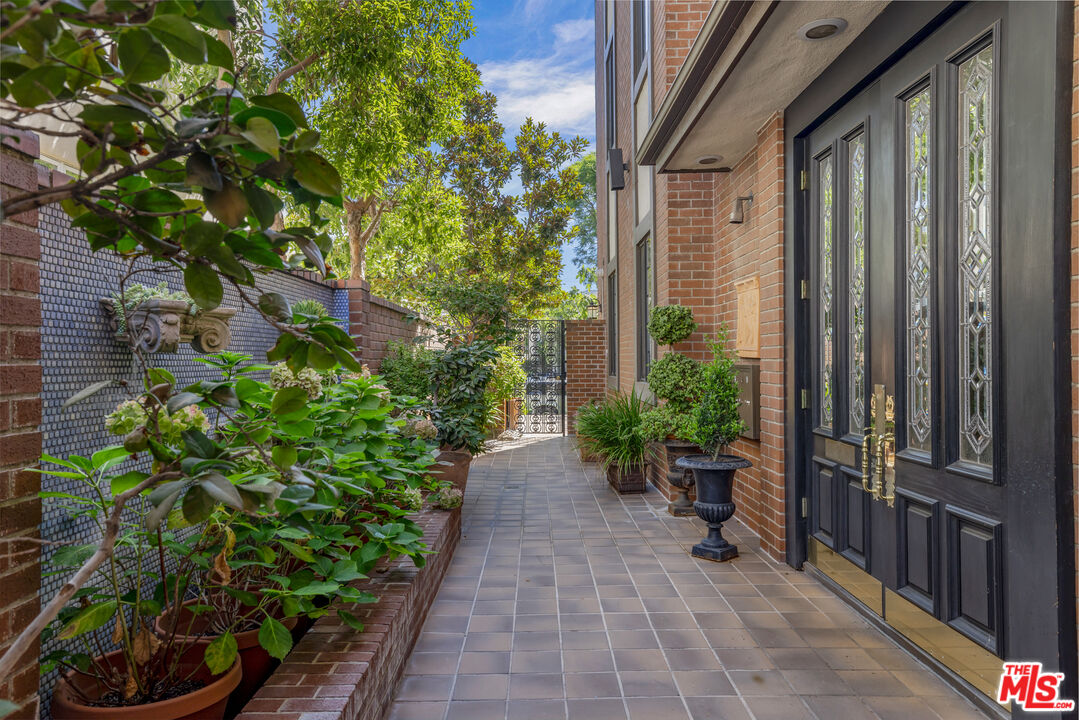 403 N Palm Dr Unit: 1