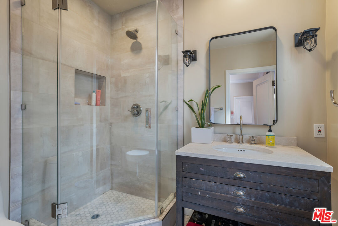 403 N Palm Dr Unit: 1
