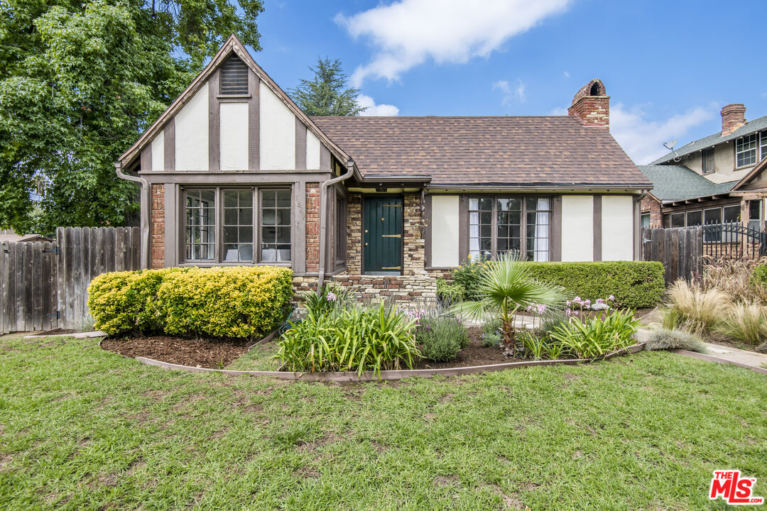 1229 N El Molino Ave
