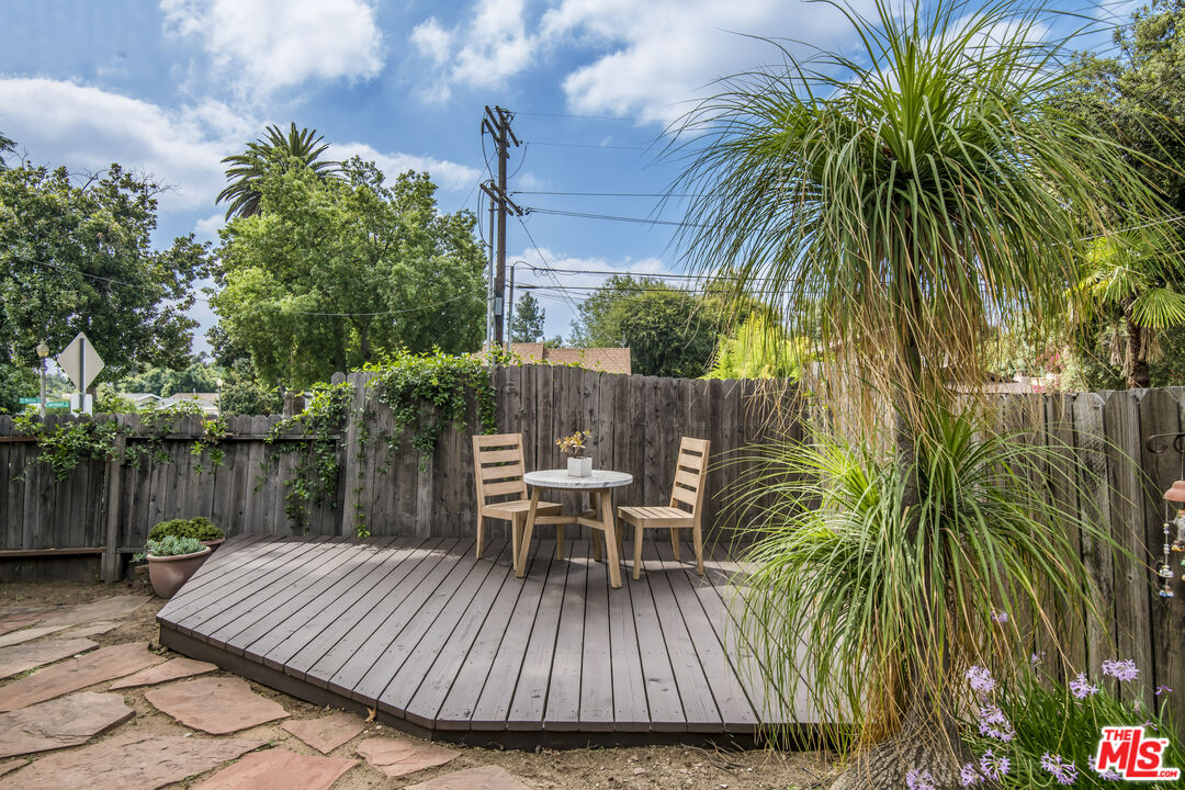 1229 N El Molino Ave