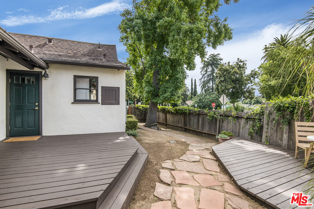 1229 N El Molino Ave