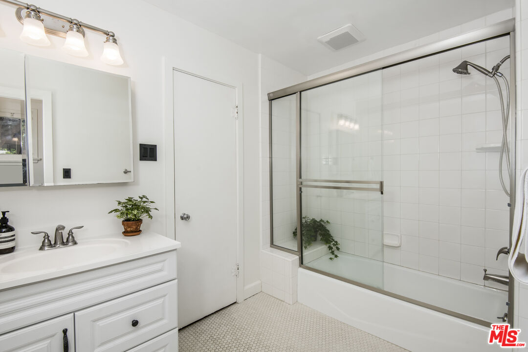 1229 N El Molino Ave