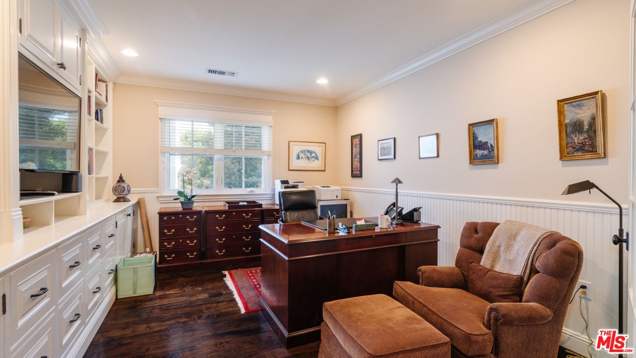 321 S GRETNA GREEN WAY