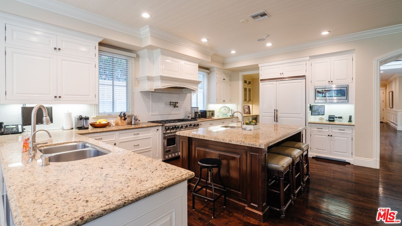 321 S GRETNA GREEN WAY