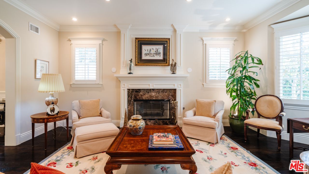 321 S GRETNA GREEN WAY