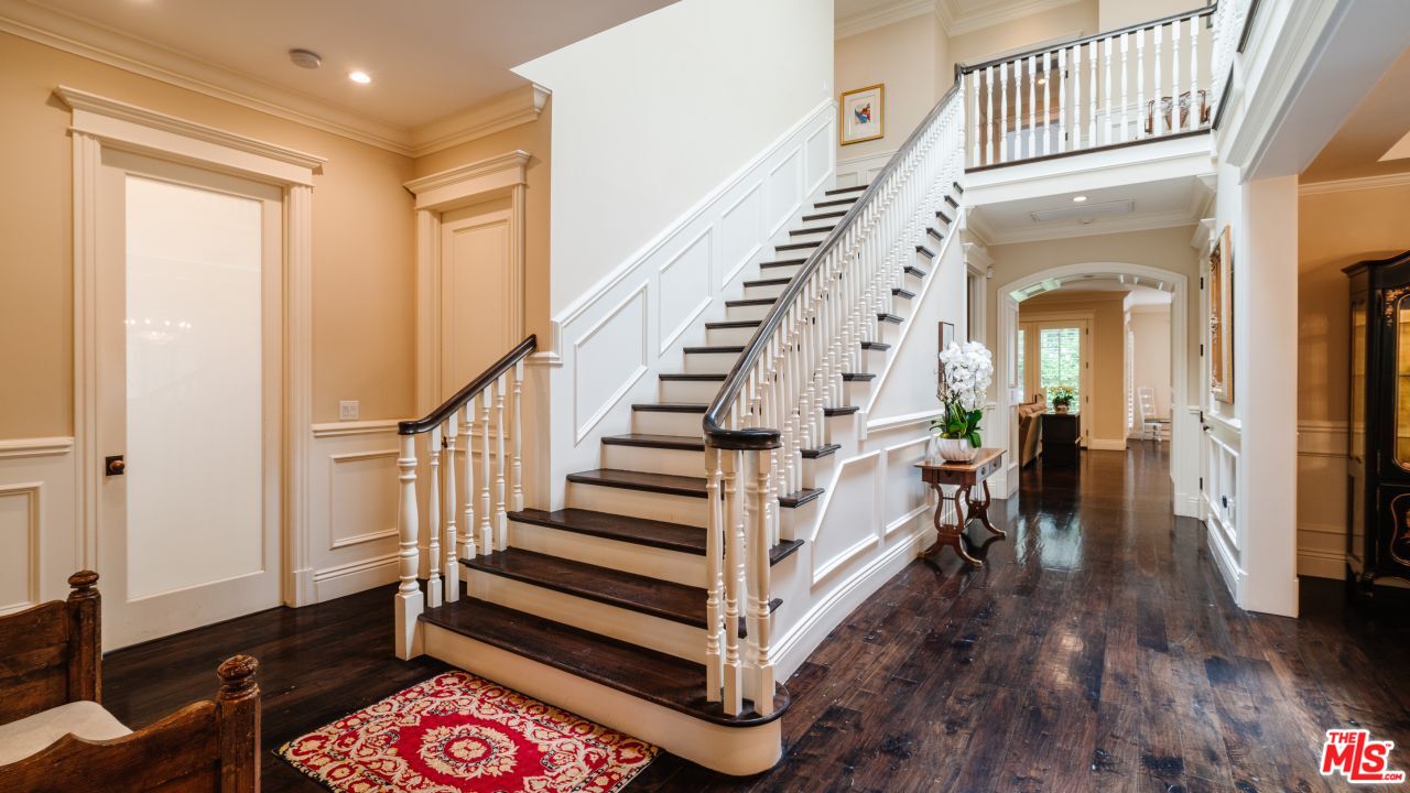 321 S GRETNA GREEN WAY