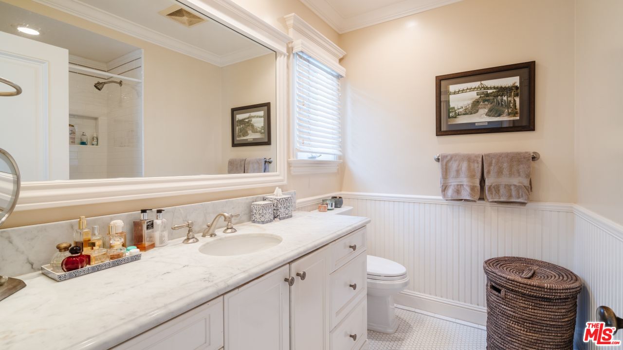 321 S GRETNA GREEN WAY
