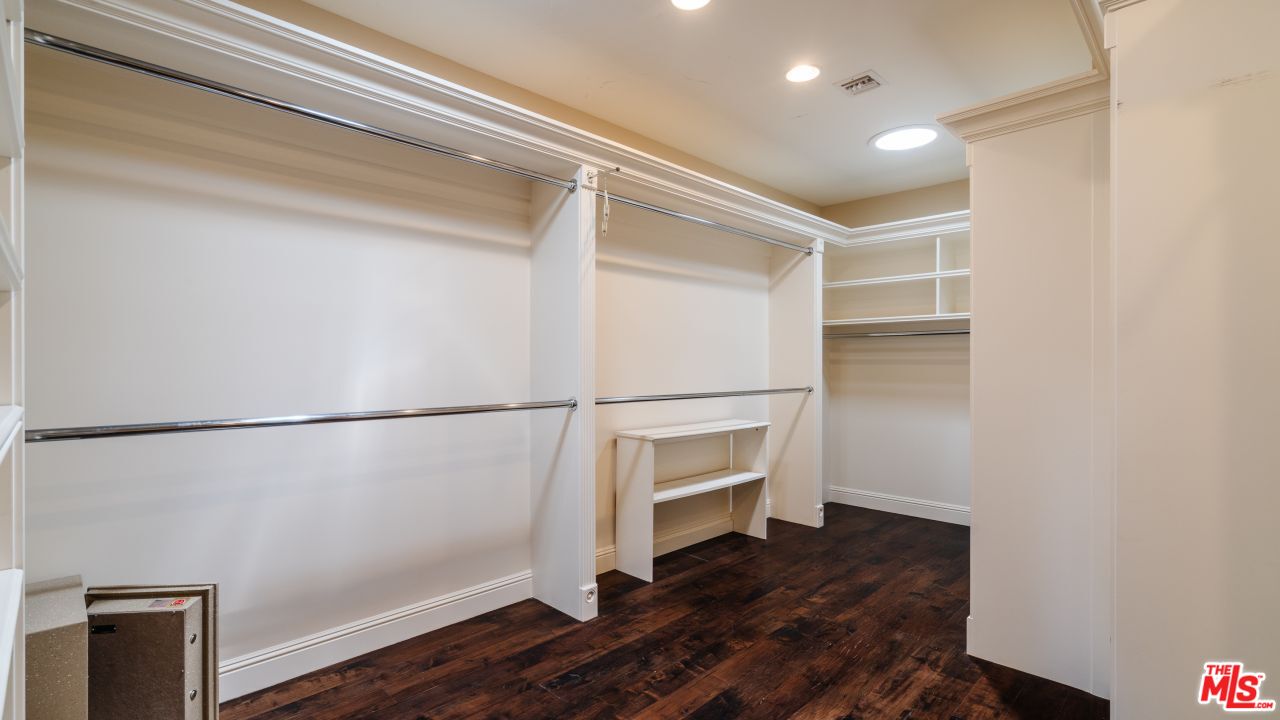 321 S GRETNA GREEN WAY