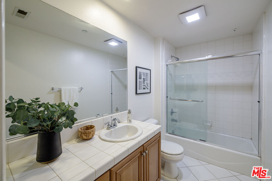1437 Lomita Blvd Unit: 318