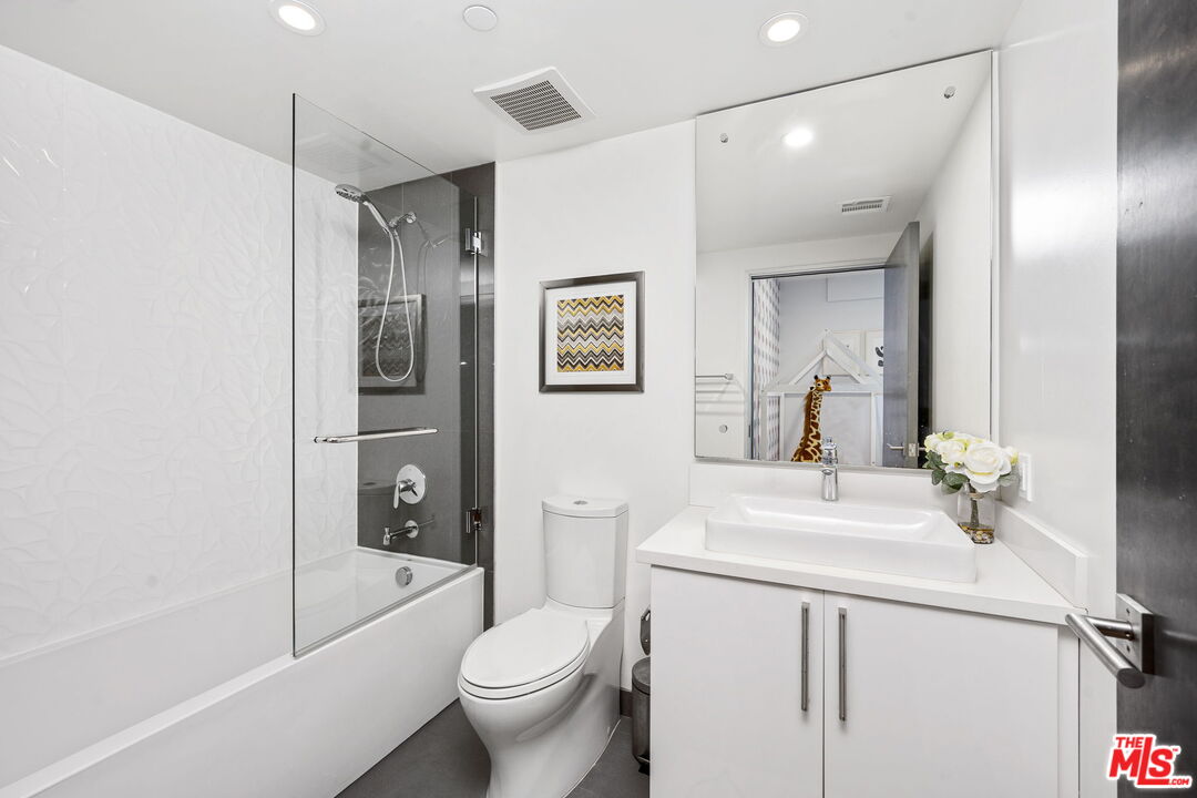 11764 Idaho Ave Unit: 102