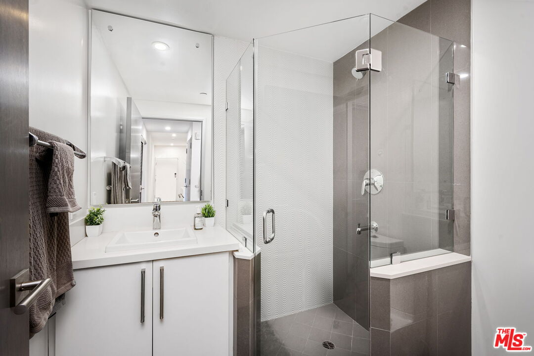 11764 Idaho Ave Unit: 102