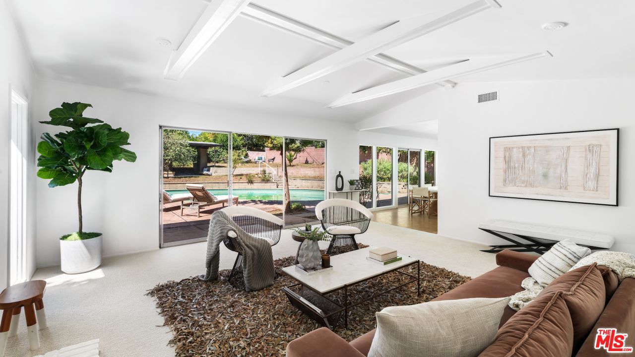 2621 Santa Rosa Ave