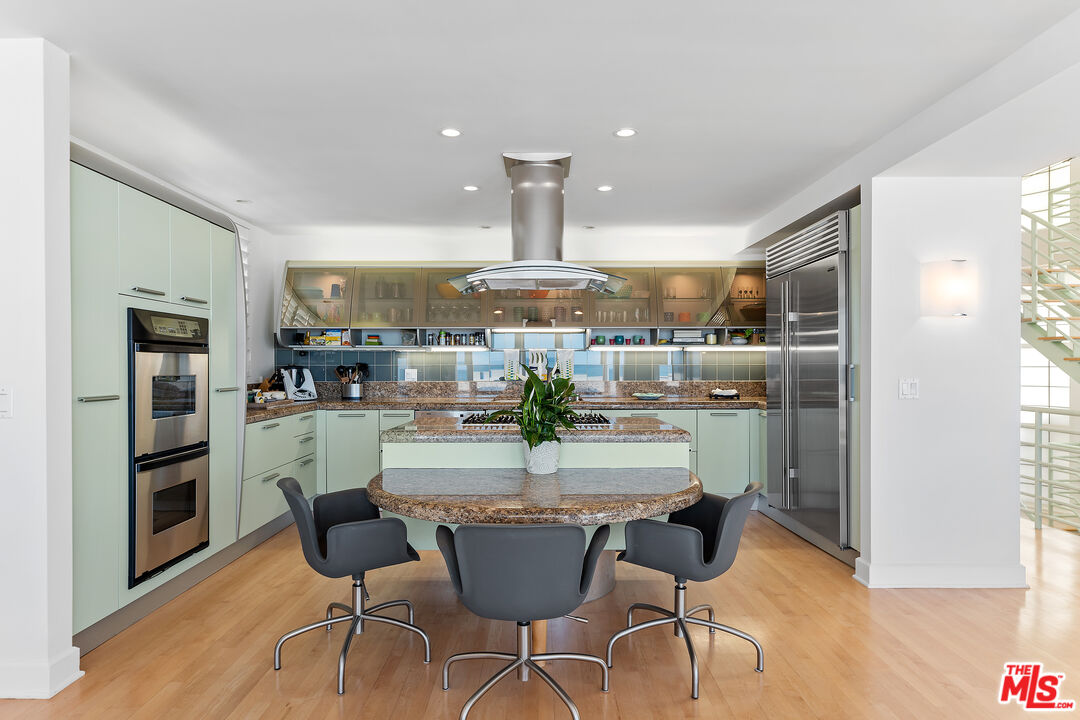 3741 Ocean Dr