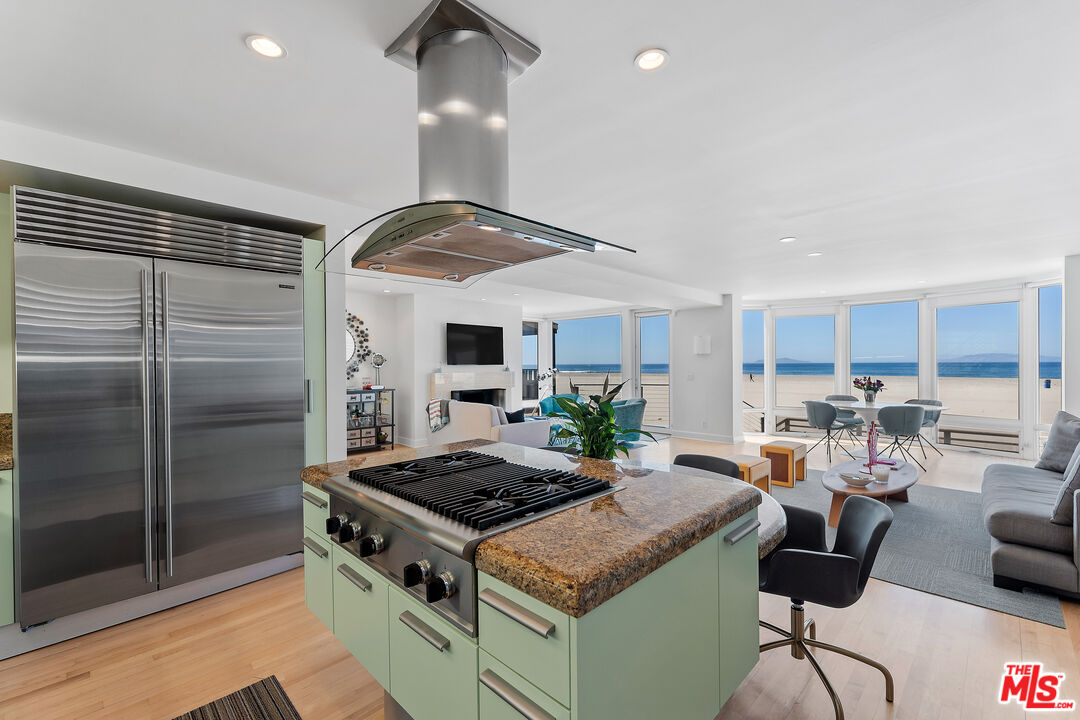 3741 Ocean Dr