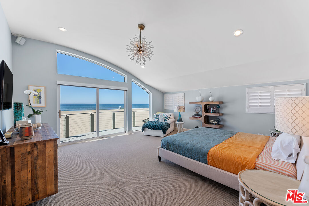 3741 Ocean Dr