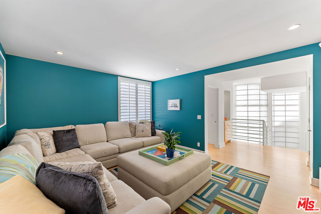 3741 Ocean Dr