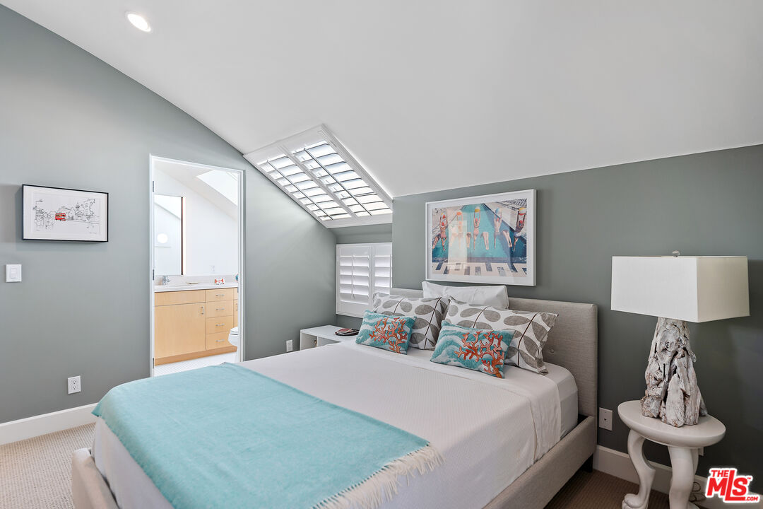 3741 Ocean Dr