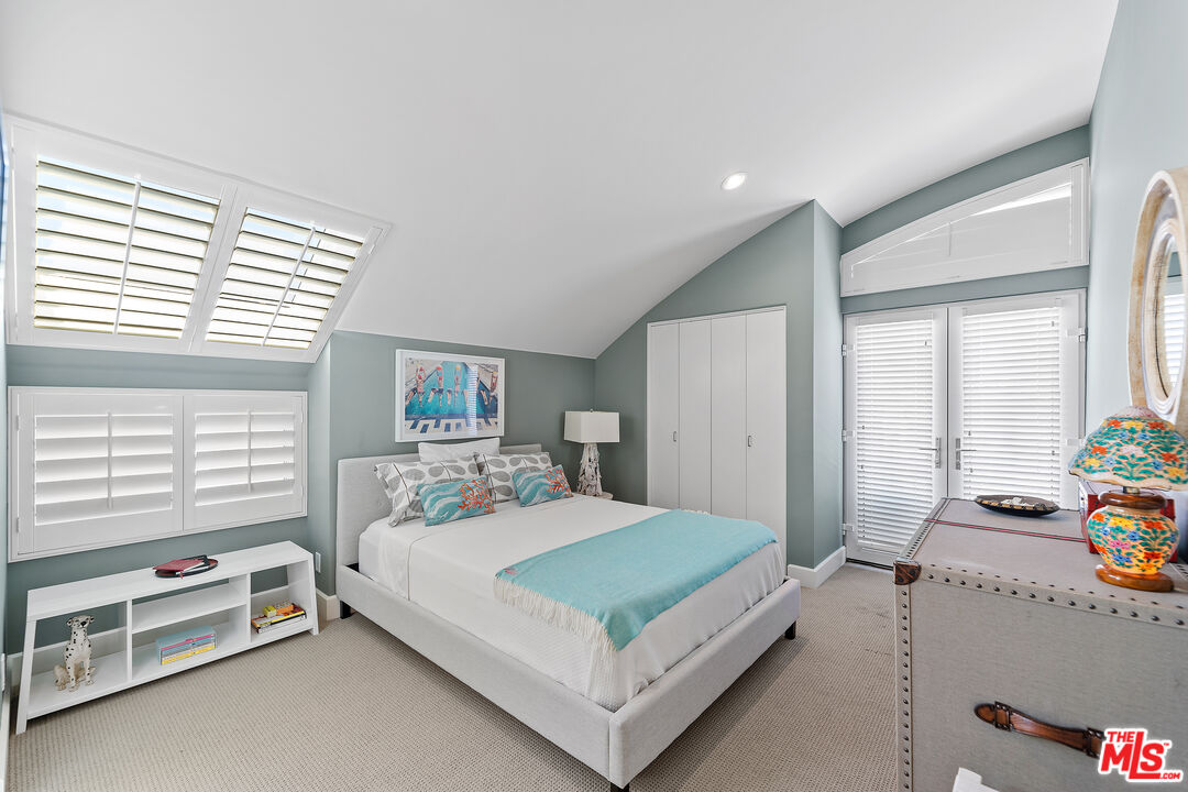 3741 Ocean Dr