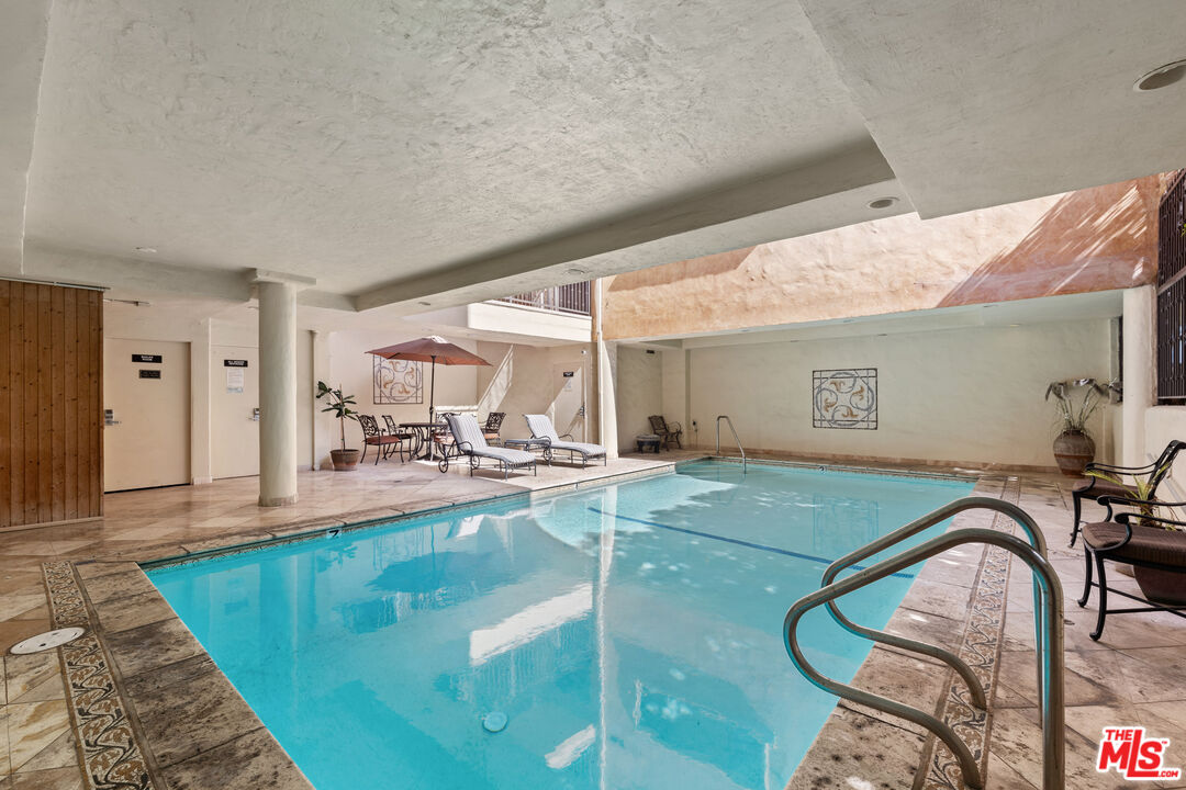1154 S Barrington Ave Unit: 212