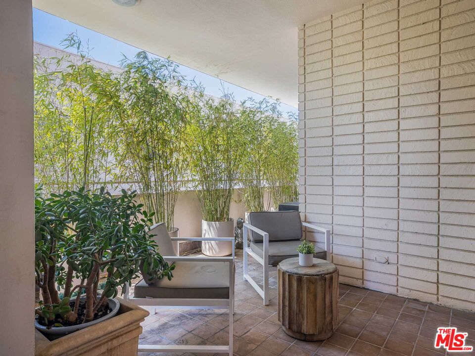 1333 S Beverly Glen Blvd Unit: 306