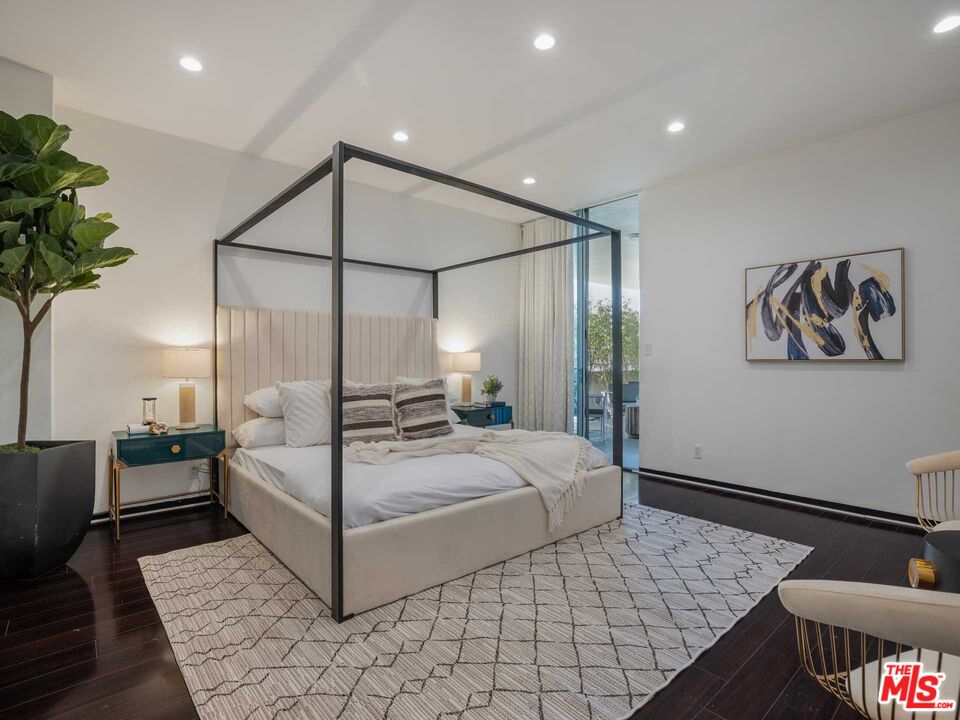 1333 S Beverly Glen Blvd Unit: 306