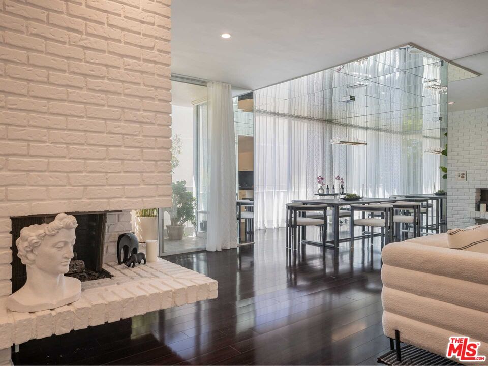 1333 S Beverly Glen Blvd Unit: 306