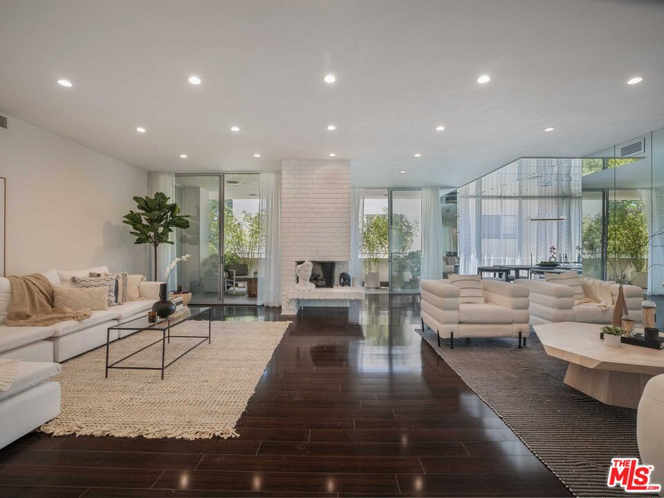 1333 S Beverly Glen Blvd Unit: 306
