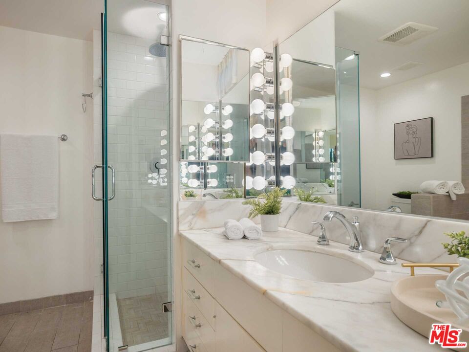 1333 S Beverly Glen Blvd Unit: 306