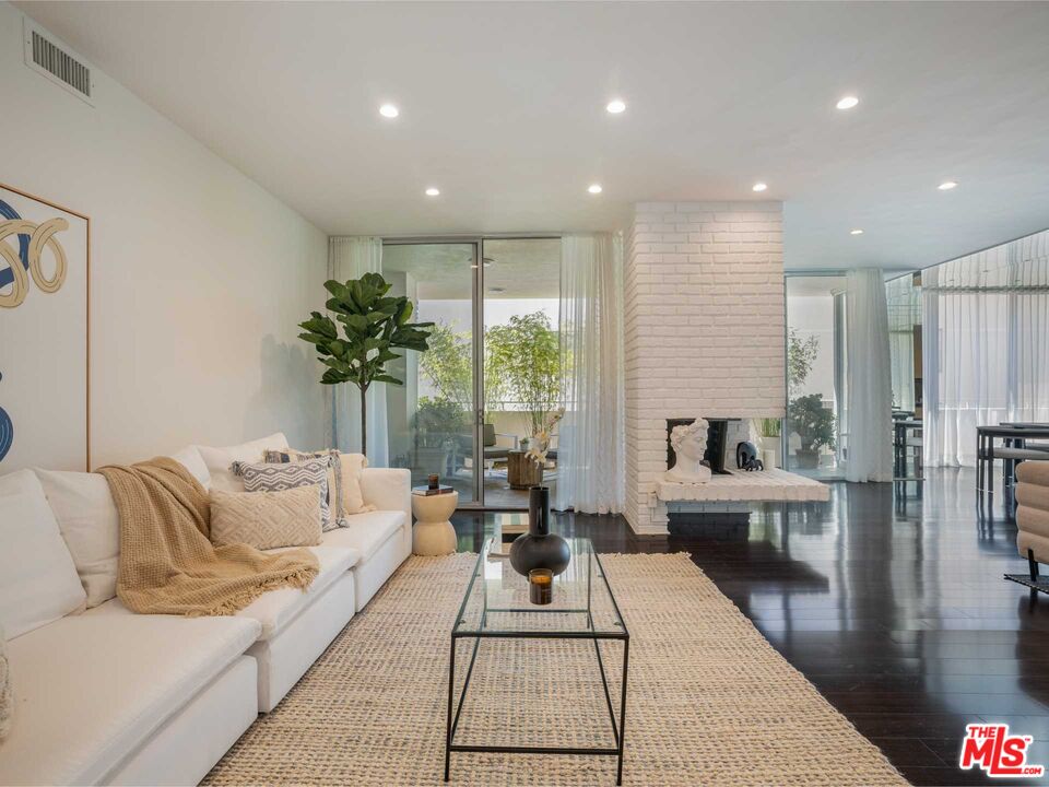 1333 S Beverly Glen Blvd Unit: 306