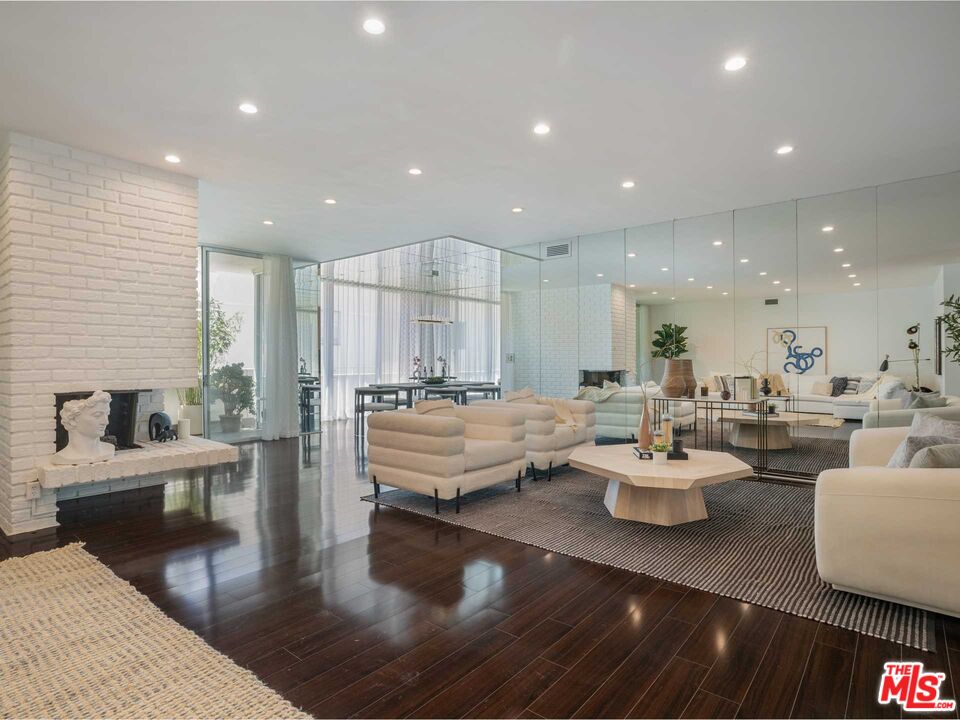 1333 S Beverly Glen Blvd Unit: 306