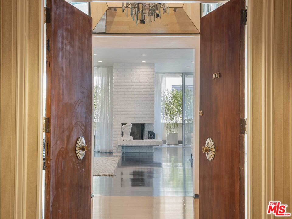 1333 S Beverly Glen Blvd Unit: 306