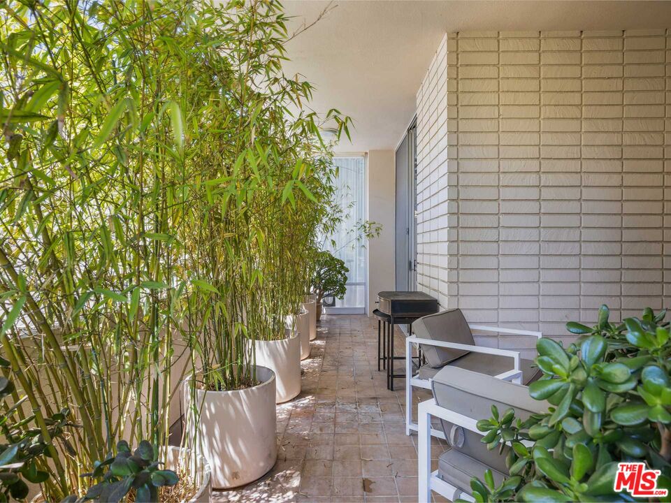 1333 S Beverly Glen Blvd Unit: 306