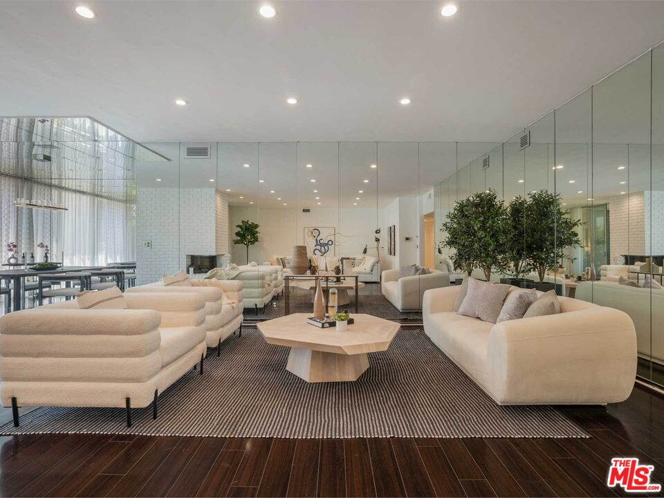 1333 S Beverly Glen Blvd Unit: 306