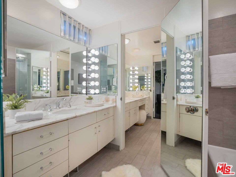 1333 S Beverly Glen Blvd Unit: 306