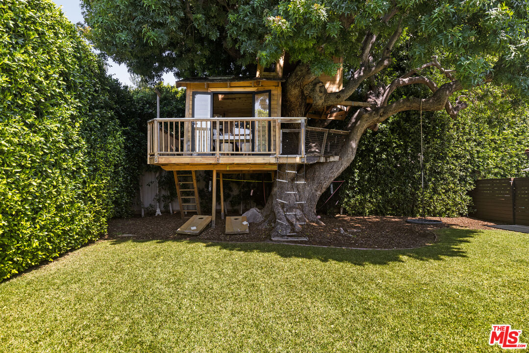 647 Toyopa Dr