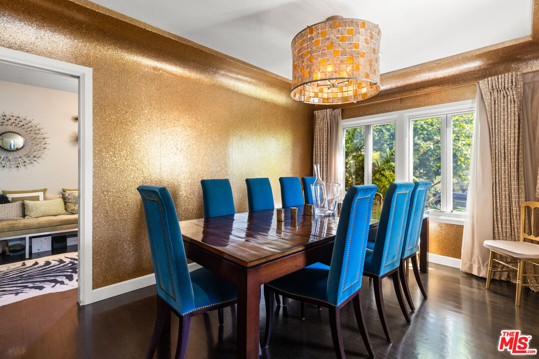 647 Toyopa Dr