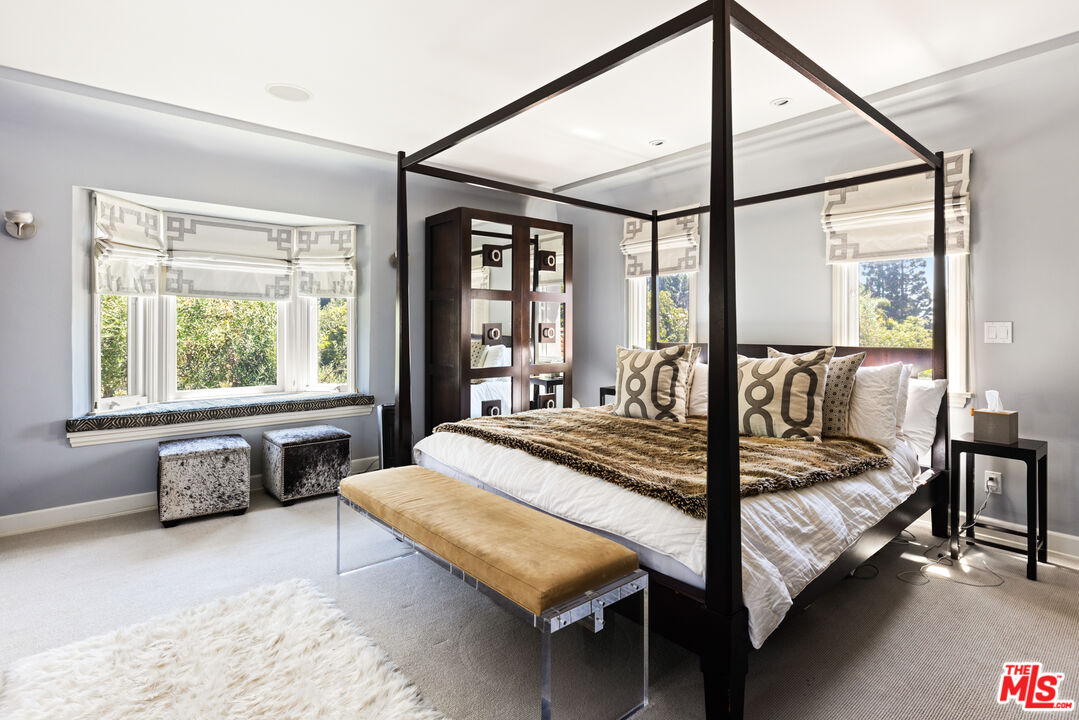 647 Toyopa Dr