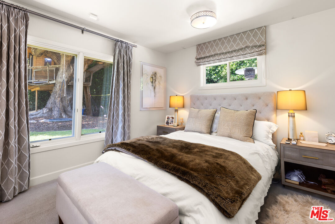 647 Toyopa Dr