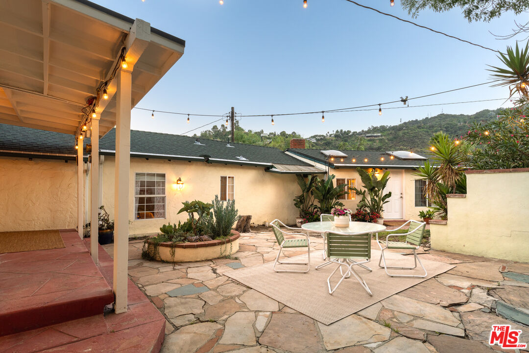 3895 Fredonia Dr