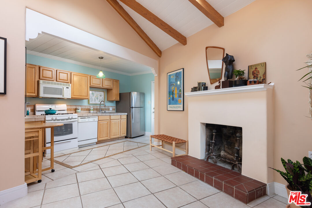 3895 Fredonia Dr